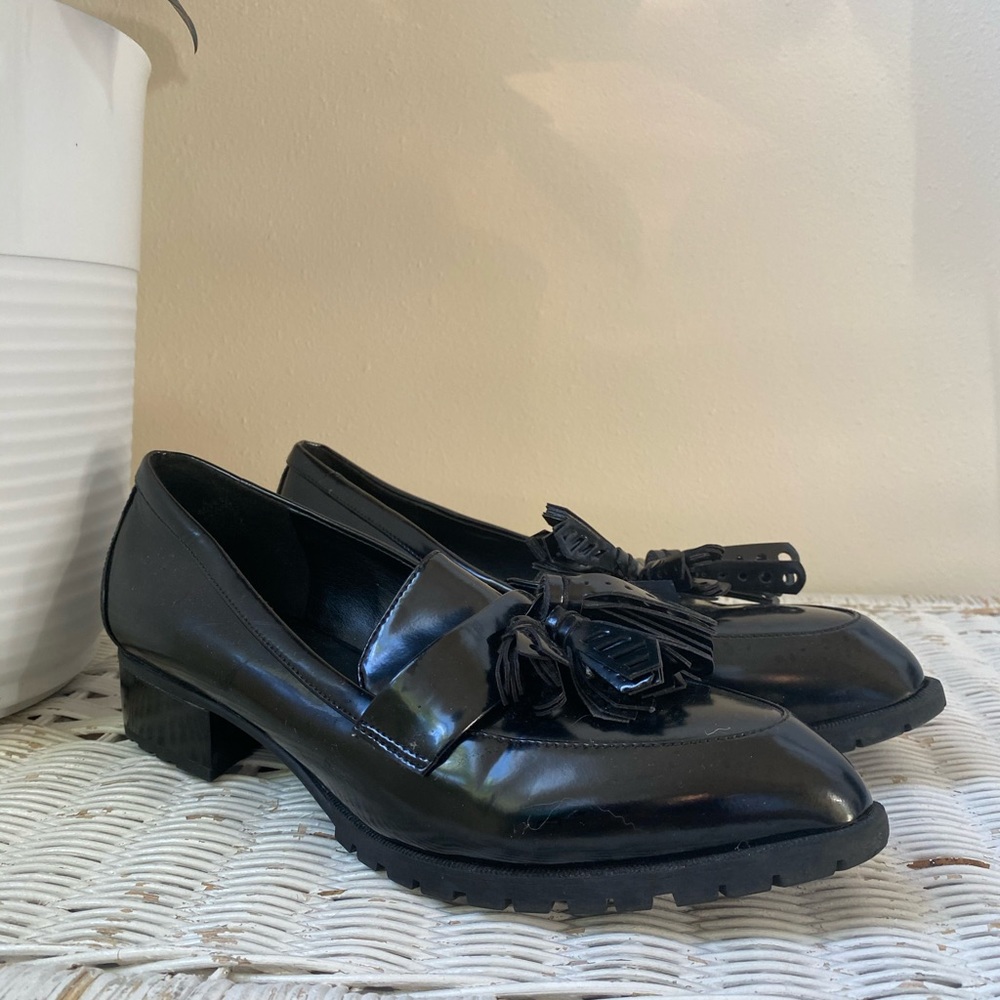 Pointy loafers